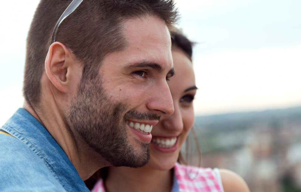 Carillas dentales y blanqueamiento: la combinación perfecta para una sonrisa WOW
